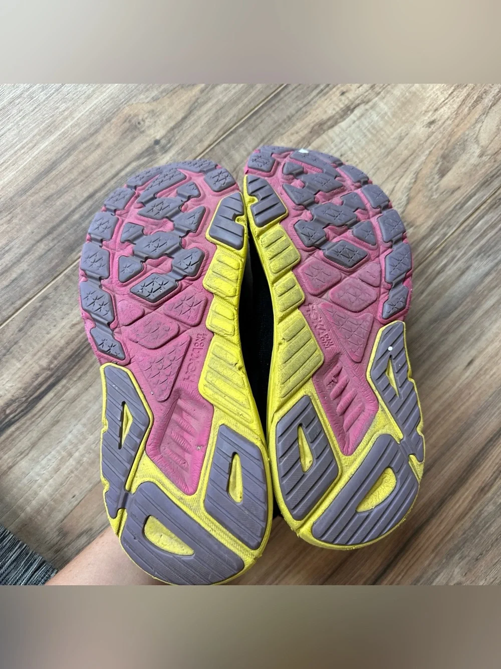 Hoka Arahi 6 Womens Running Shoes Black Pink Yellow Cushioned Size 10 B Medium
